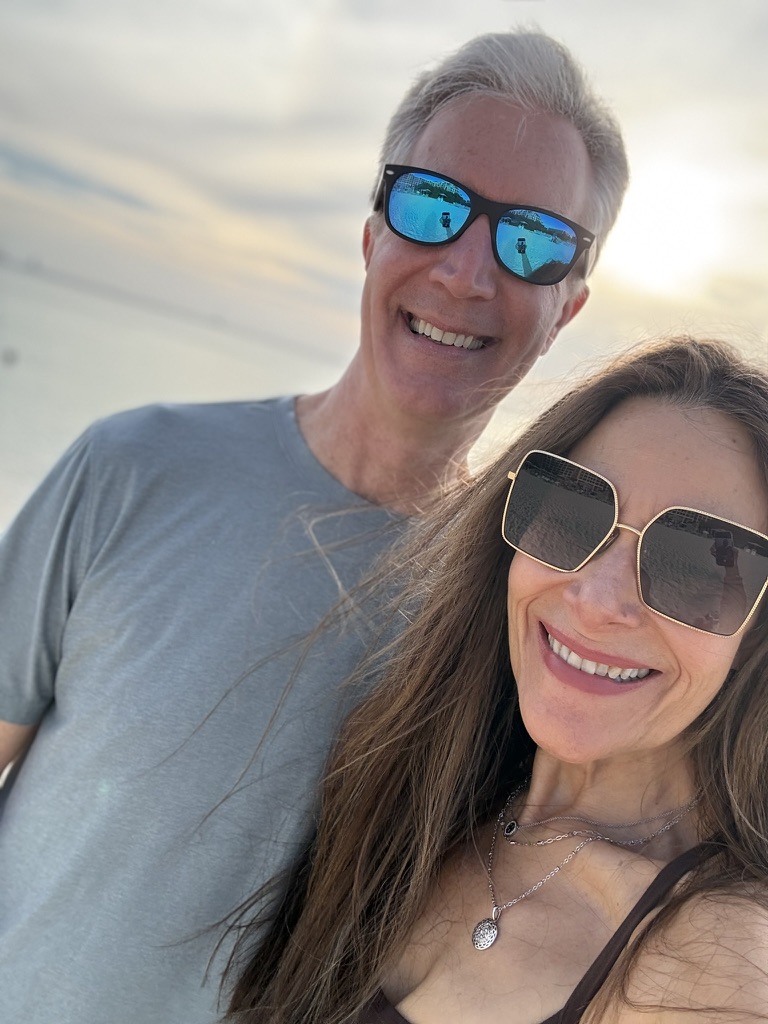 Robin and Darin close couple photo